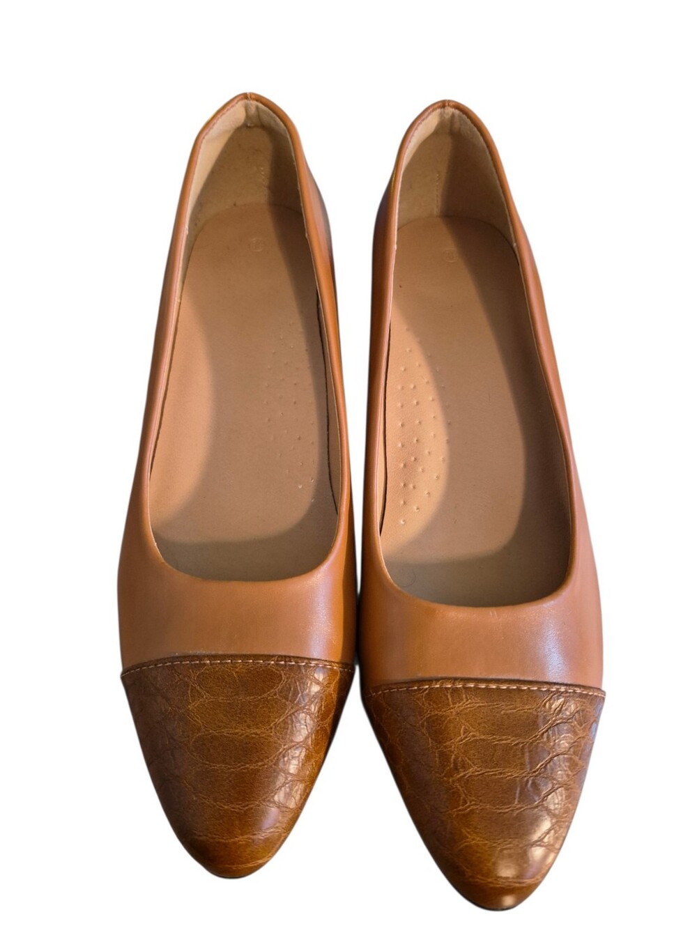 Brown Croc Embossed Toe & Heel Pump - 8.5.          L5